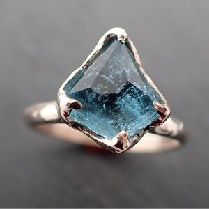 partially faceted size 5 aquamarine solitaire ring 18k gold